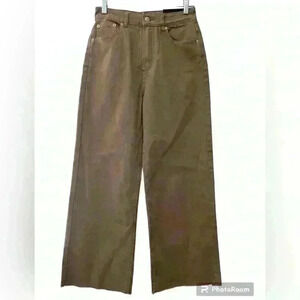 Gleason’s NWT high-rise wide leg pants. Size 8.